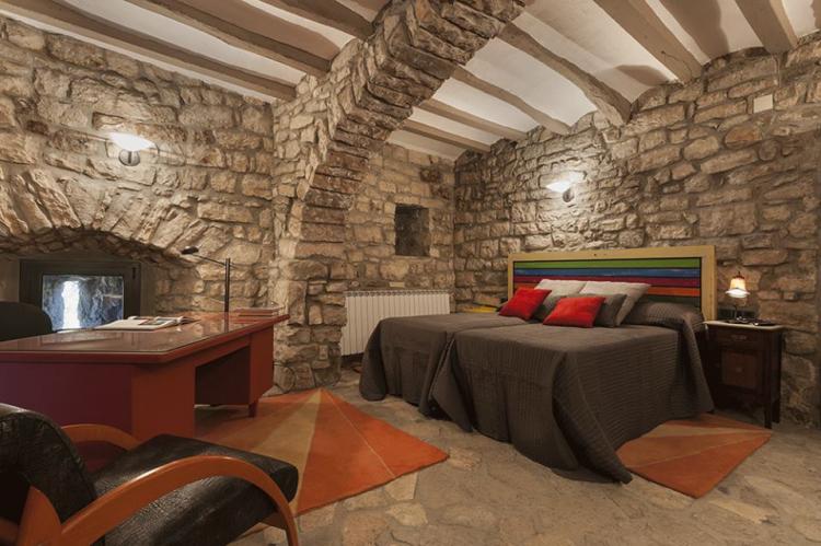 castell-de-fonolleres-4