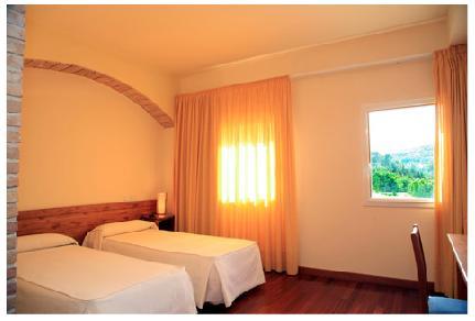 hotel-monestir-de-les-avellanes-4