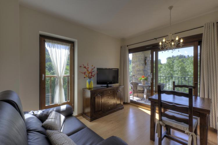 apartamentos-flor-de-neu-casa-espana-2