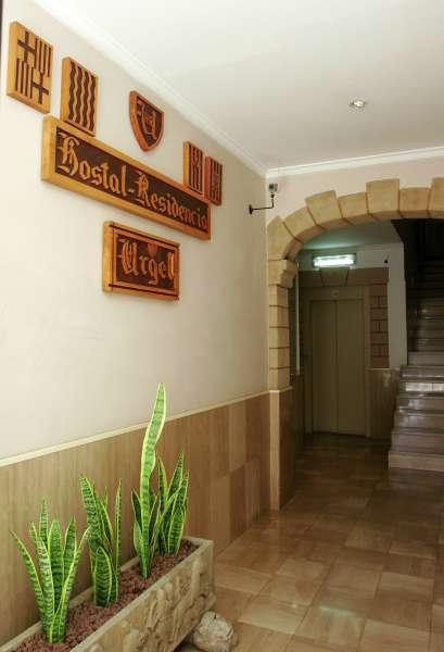 hostal-urgell-2